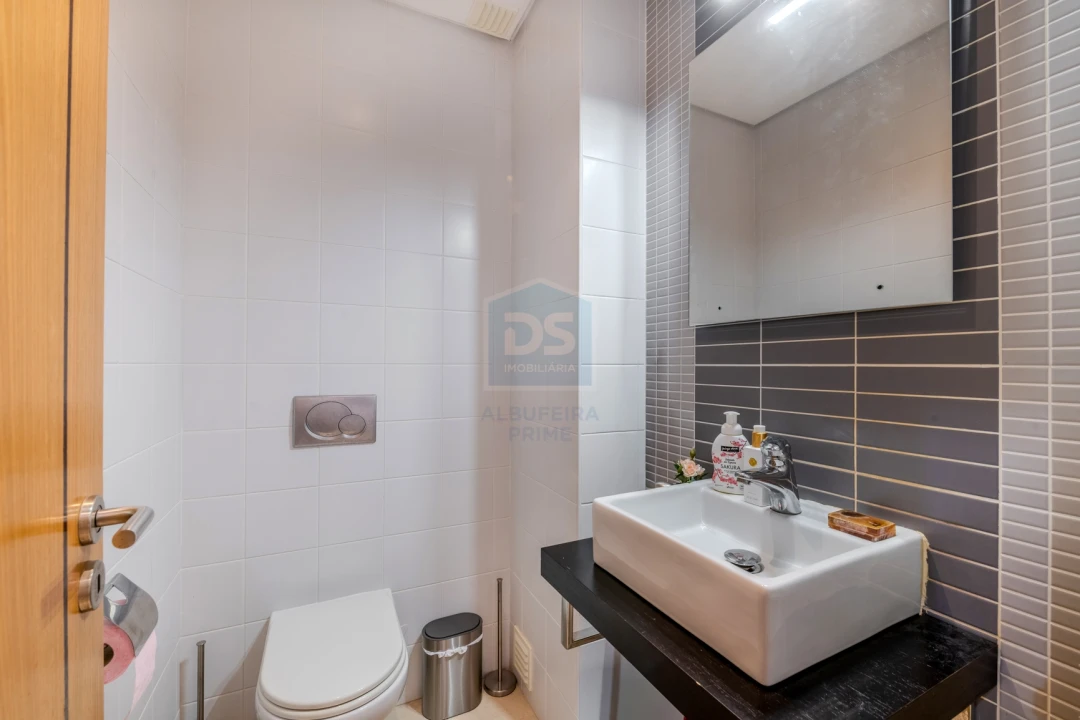 Apartamento T3 para Venda em Quelfes Foto 22