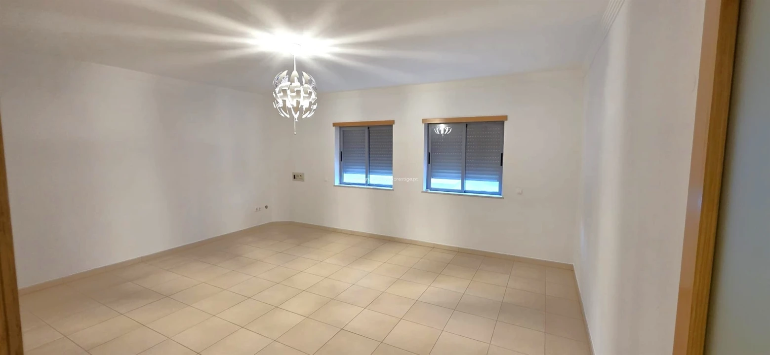 Apartamento T2 para Venda em Pechão Foto 9