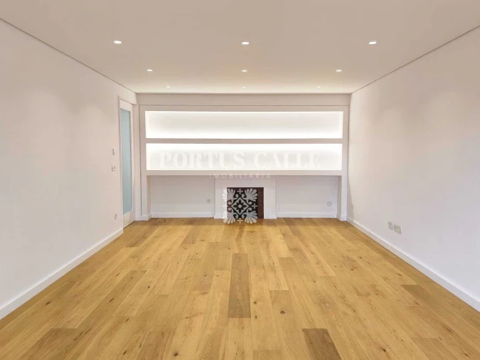 Apartamento T3 para Venda em Lordelo do Ouro e Massarelos Foto 1