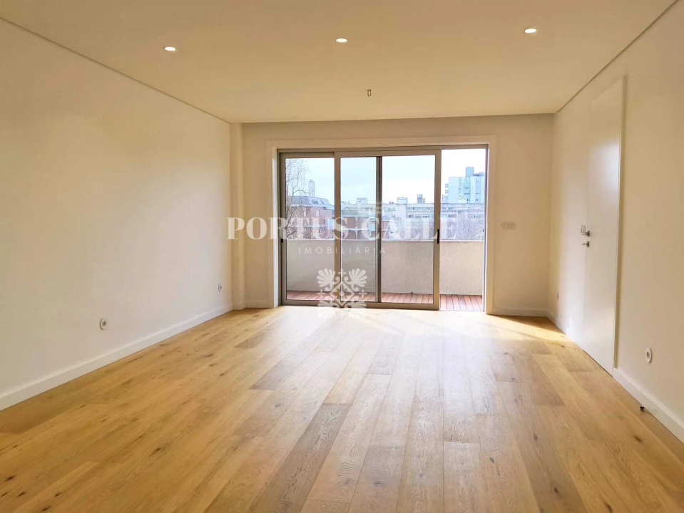 Apartamento T3 para Venda em Lordelo do Ouro e Massarelos Foto 1