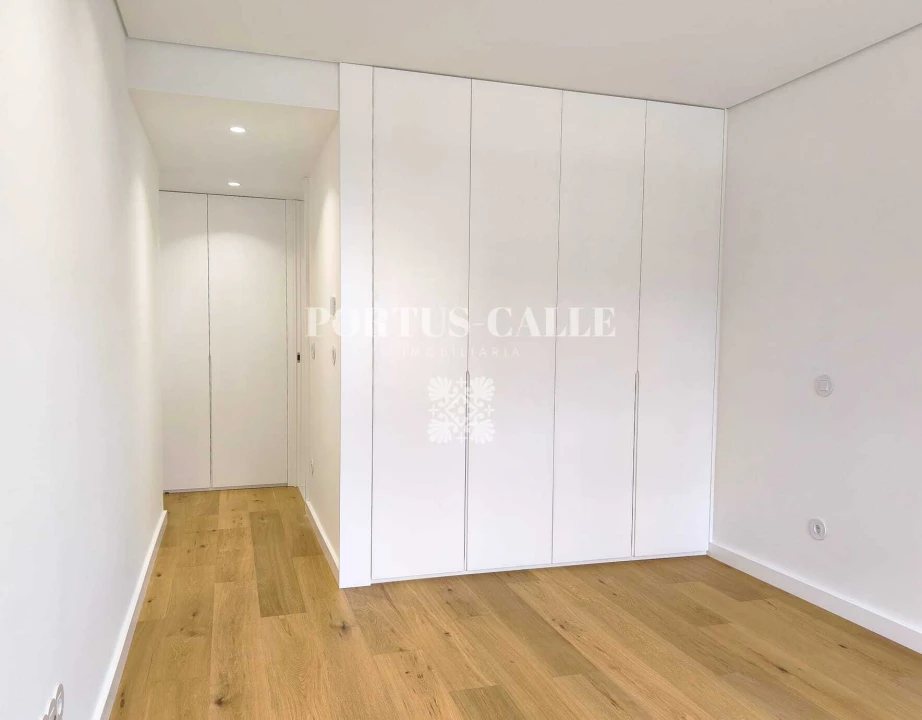 Apartamento T3 para Venda em Lordelo do Ouro e Massarelos Foto 2