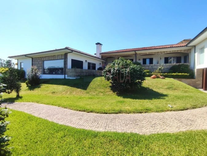 Moradia T5 para Venda em Espinho Foto 1