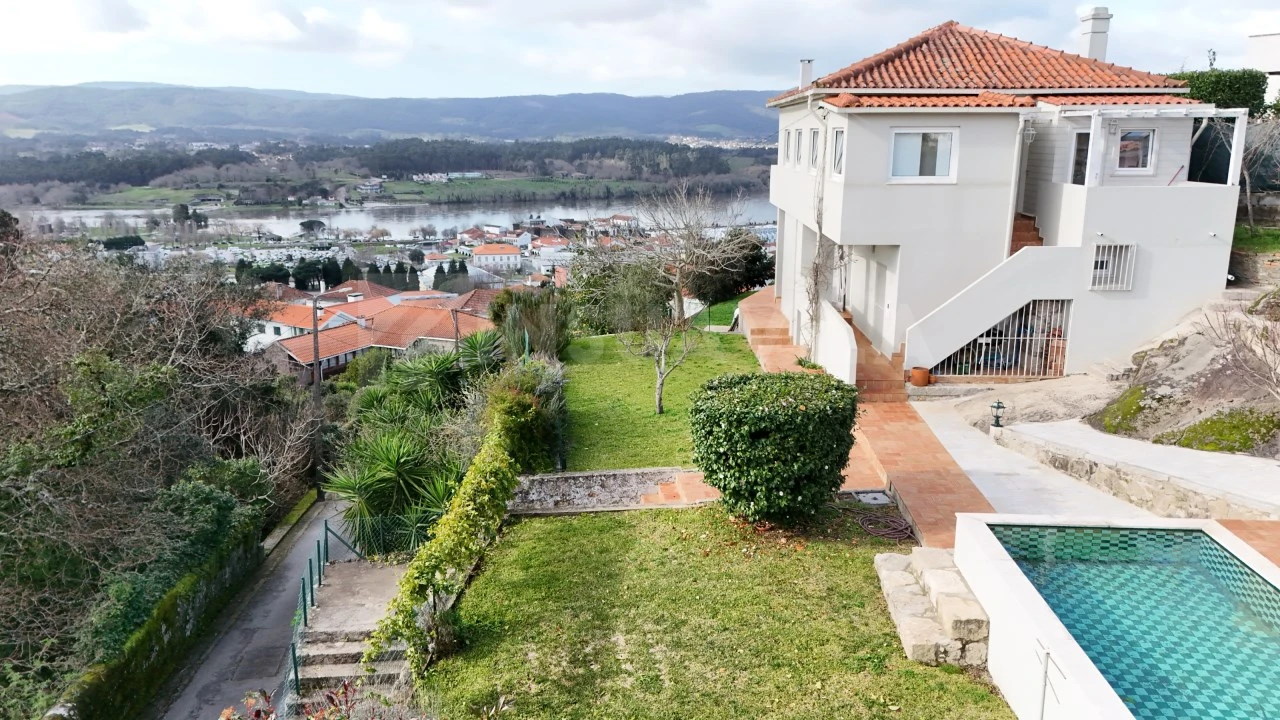 Moradia T4 para Venda em Vila Nova de Cerveira e Lovelhe Foto 1