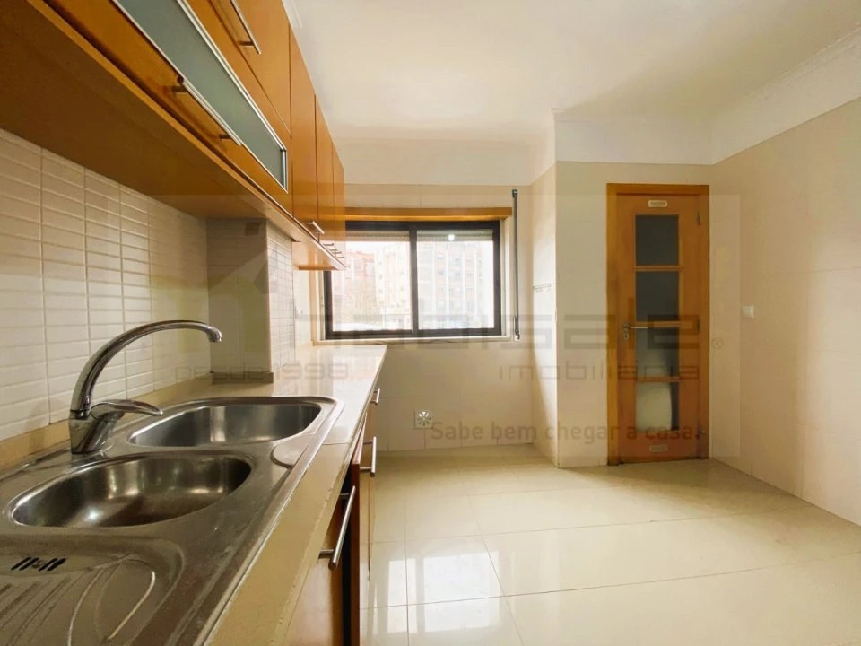 Apartamento T3 para Venda em Rio de Mouro Foto 9