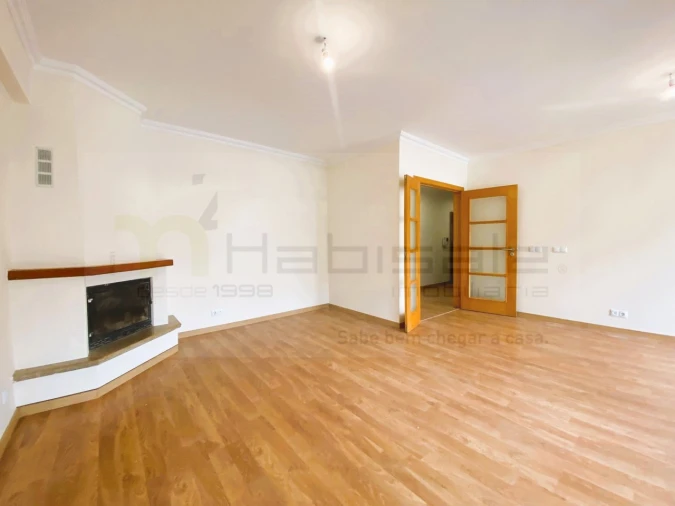 Apartamento T3 para Venda em Rio de Mouro Foto 2