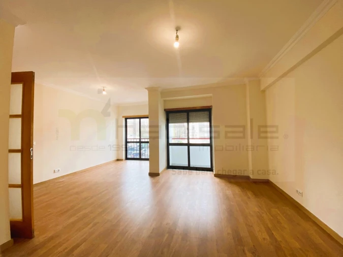 Apartamento T3 para Venda em Rio de Mouro Foto 3