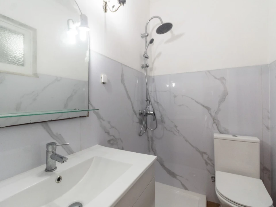 Moradia T4 para Venda em Trouxemil e Torre de Vilela Foto 5