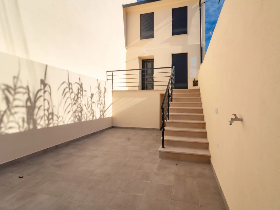 Moradia T1 para Venda em Brasfemes Foto 18