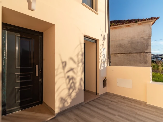 Moradia T1 para Venda em Brasfemes Foto 1