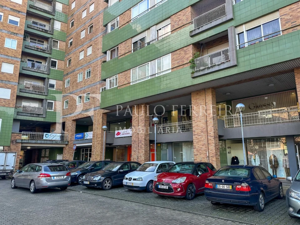 Loja para Venda em Vila Nova de Famalicão e Calendário Foto 1