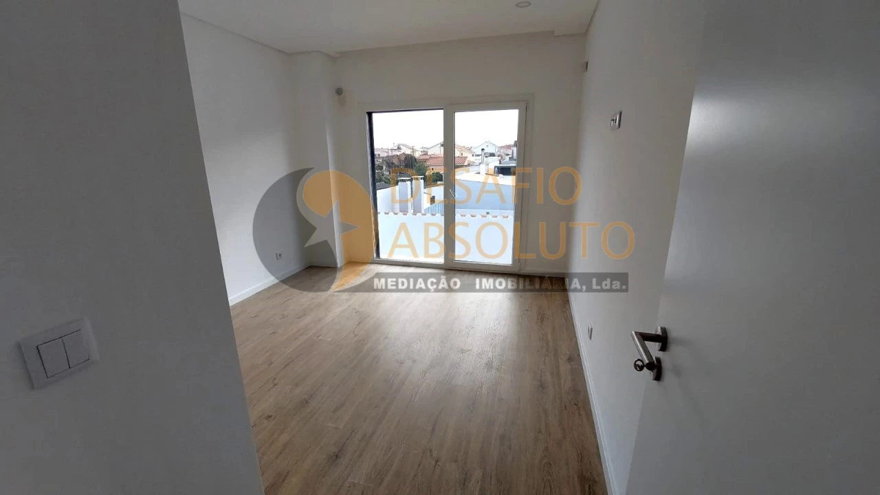 Moradia T3 para Venda em Fernao Ferro Foto 3