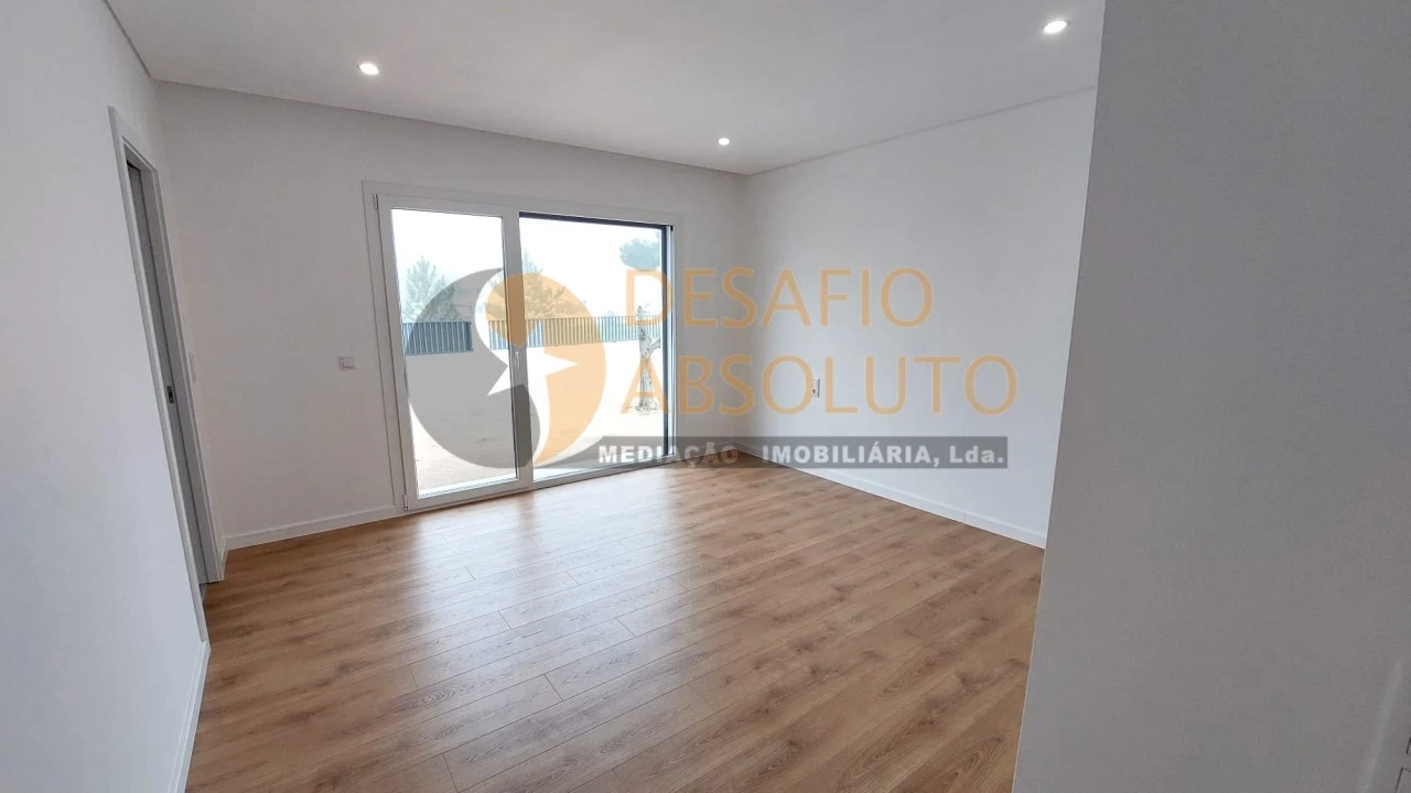 Moradia T4 para Venda em Fernao Ferro Foto 9