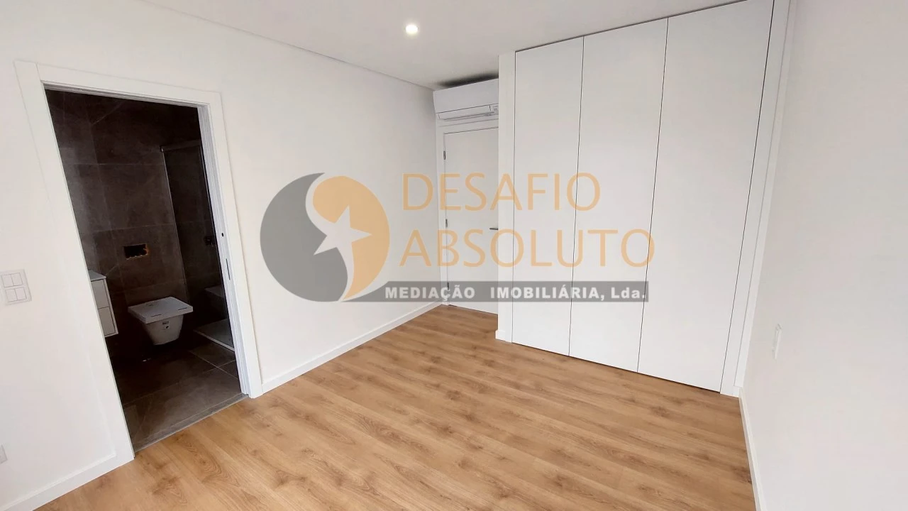 Moradia T4 para Venda em Fernao Ferro Foto 13