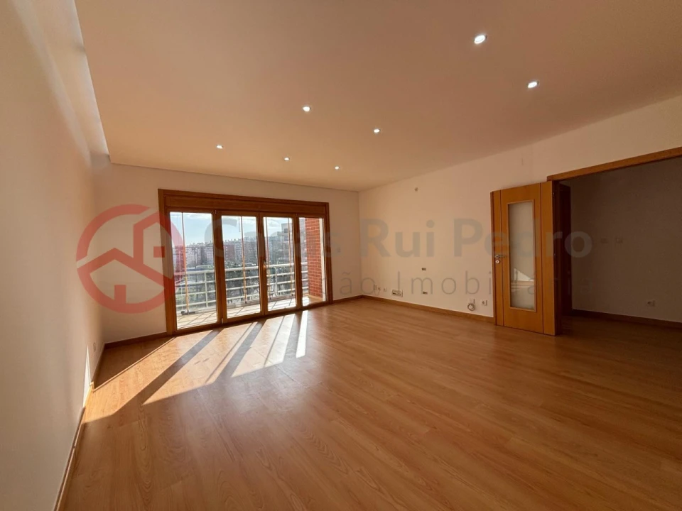 Apartamento T3 para Venda em Odivelas Foto 8