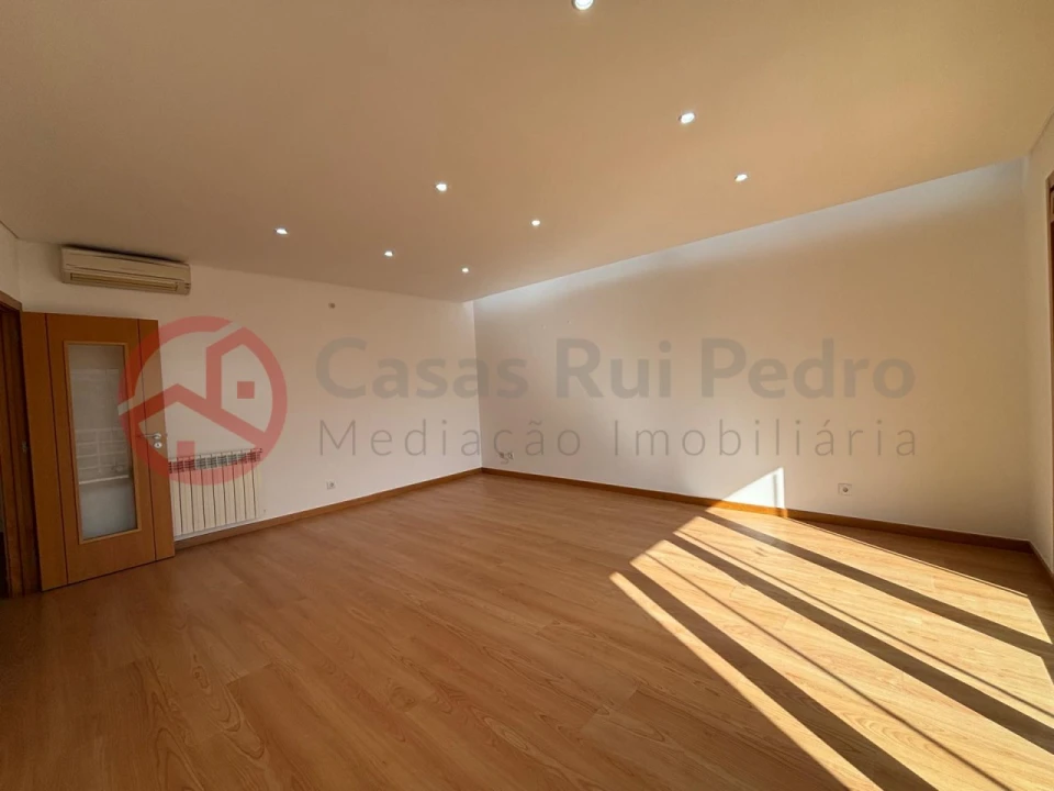 Apartamento T3 para Venda em Odivelas Foto 10