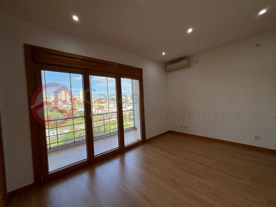 Apartamento T3 para Venda em Odivelas Foto 11