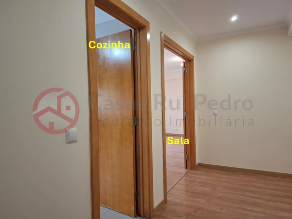 Apartamento T3 para Venda em Rio de Mouro Foto 5