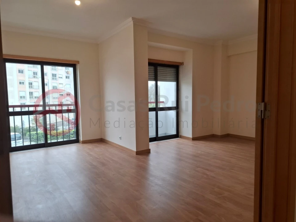 Apartamento T3 para Venda em Rio de Mouro Foto 6