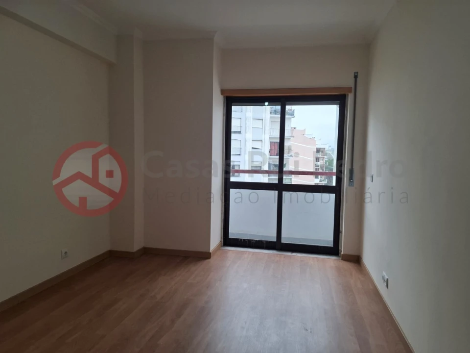 Apartamento T3 para Venda em Rio de Mouro Foto 13