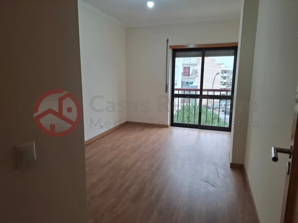 Apartamento T3 para Venda em Rio de Mouro Foto 16