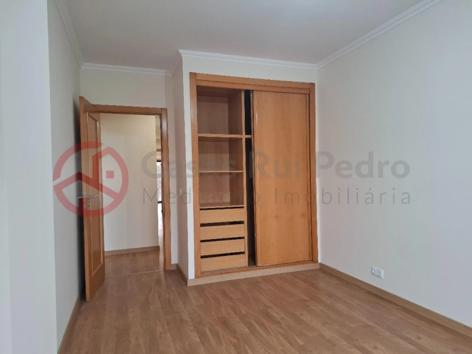 Apartamento T3 para Venda em Rio de Mouro Foto 18