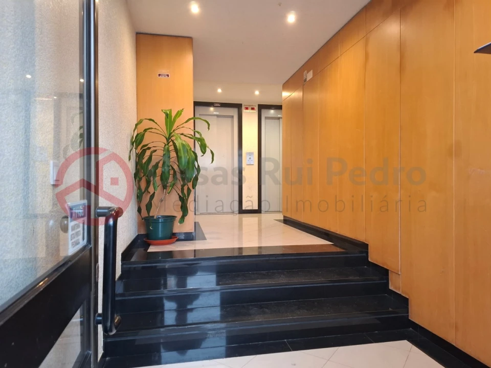 Apartamento T3 para Venda em Rio de Mouro Foto 24