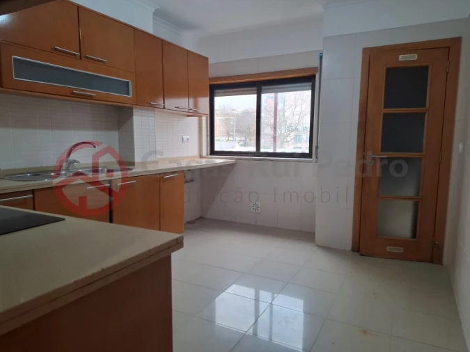 Apartamento T3 para Venda em Rio de Mouro Foto 2