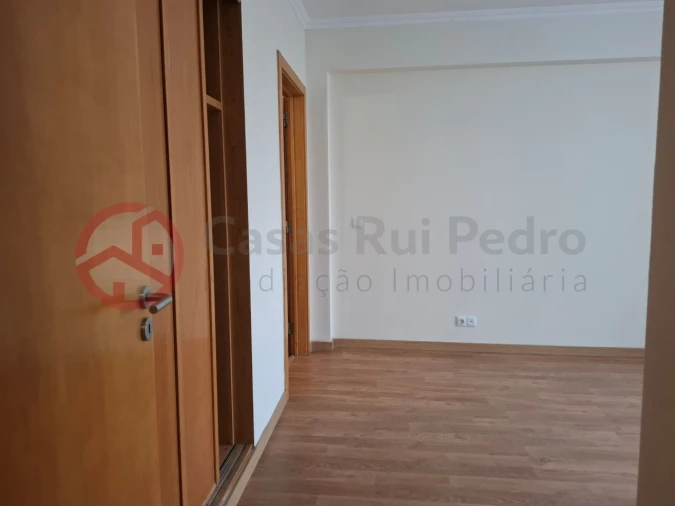 Apartamento T3 para Venda em Rio de Mouro Foto 12