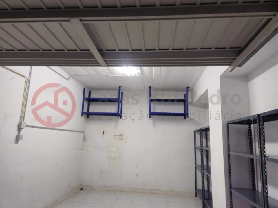 Garagem para Venda em Almada, Cova da Piedade, Pragal e Cacilhas Foto 2