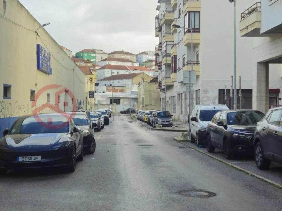 Garagem para Venda em Almada, Cova da Piedade, Pragal e Cacilhas Foto 7
