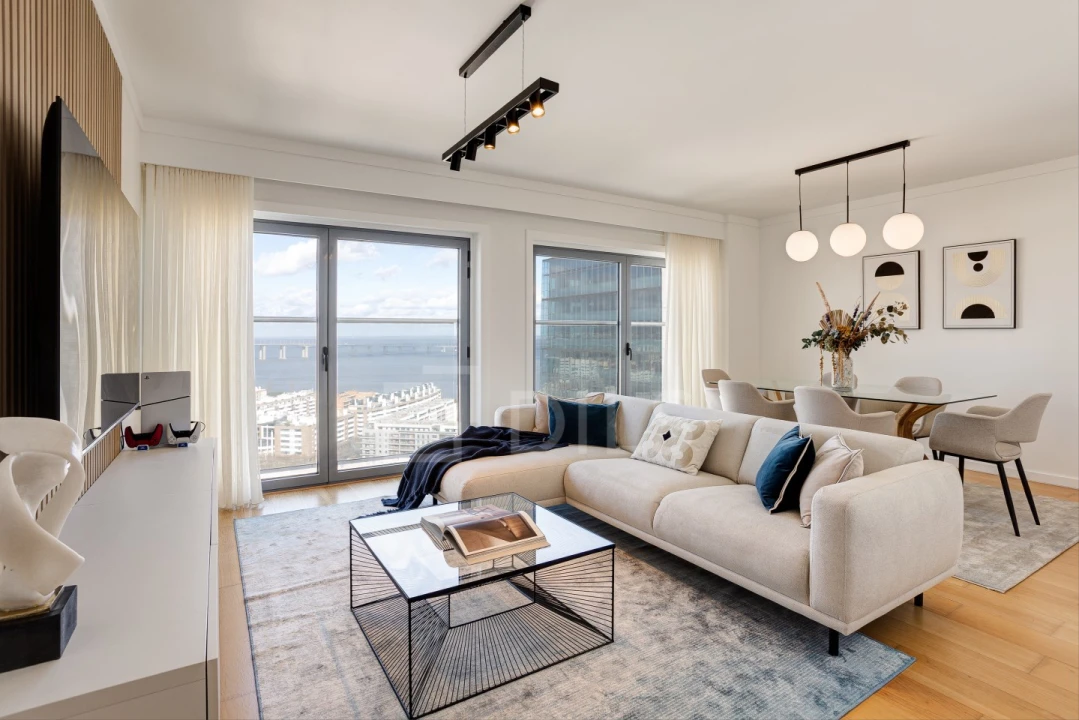 Apartamento T3 para Venda em Parque das Nações Foto 3