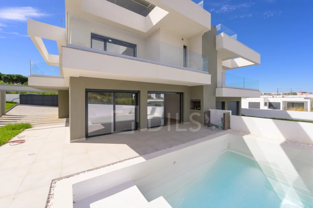 Moradia T4 para Venda em Charneca de Caparica e Sobreda Foto 2