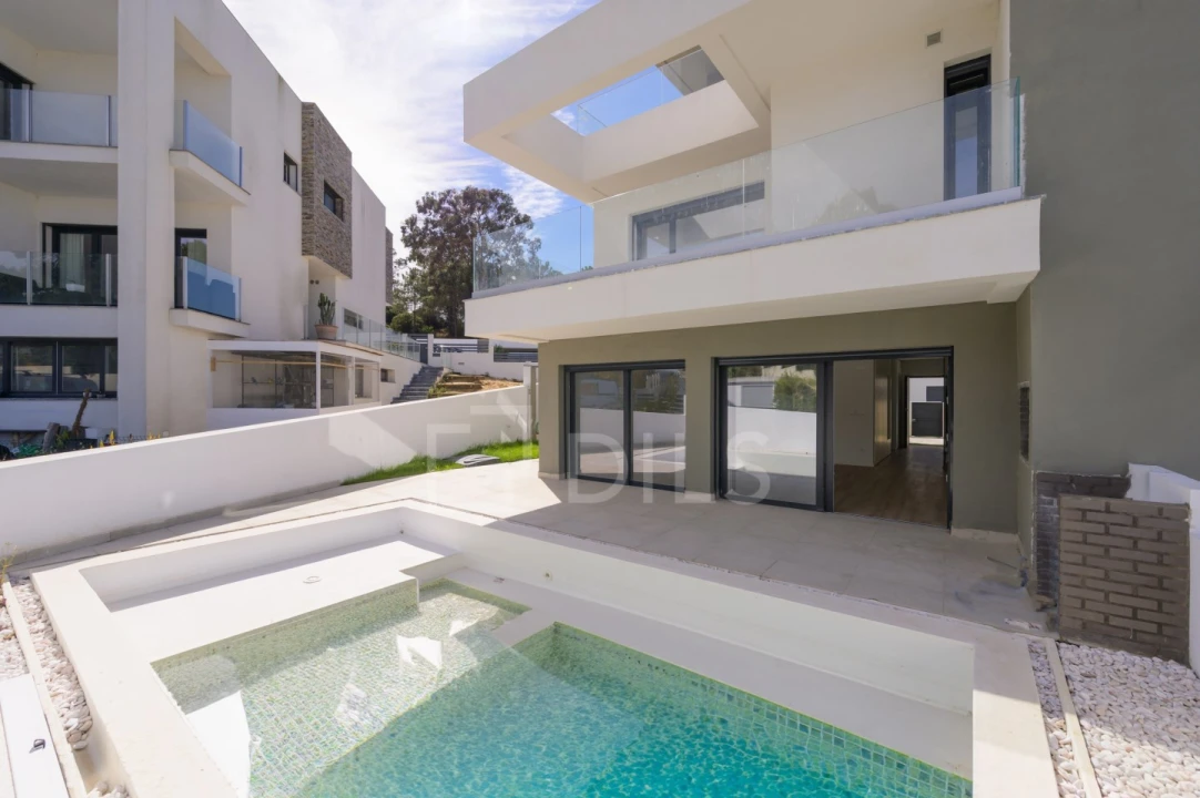 Moradia T4 para Venda em Charneca de Caparica e Sobreda Foto 12