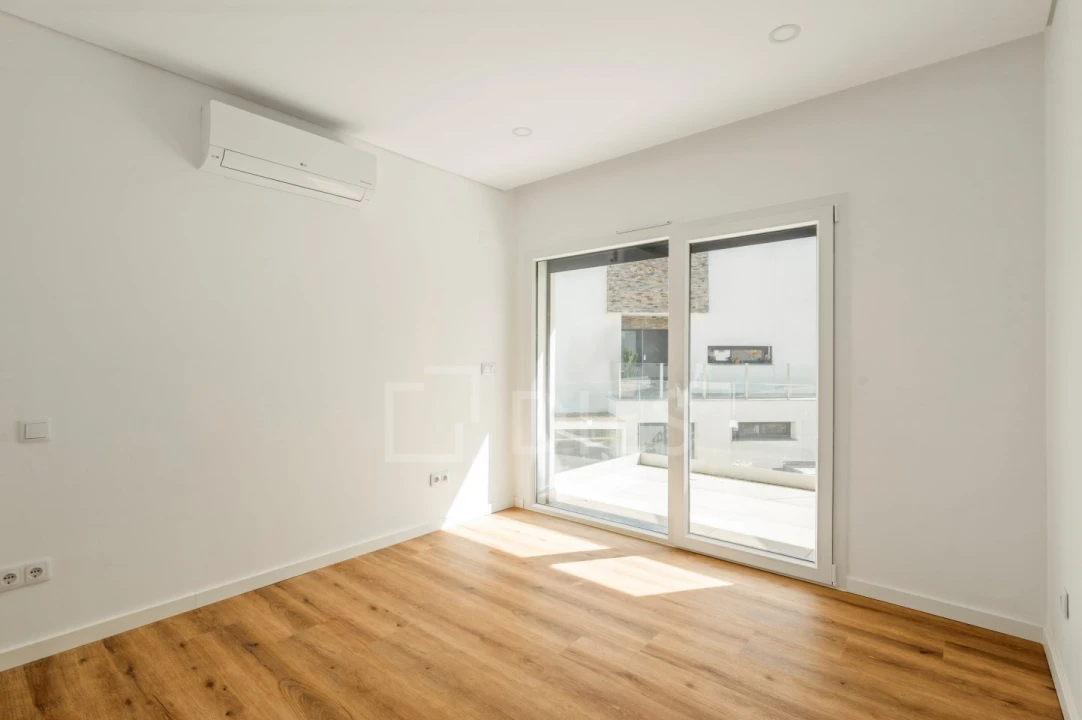 Moradia T4 para Venda em Charneca de Caparica e Sobreda Foto 23