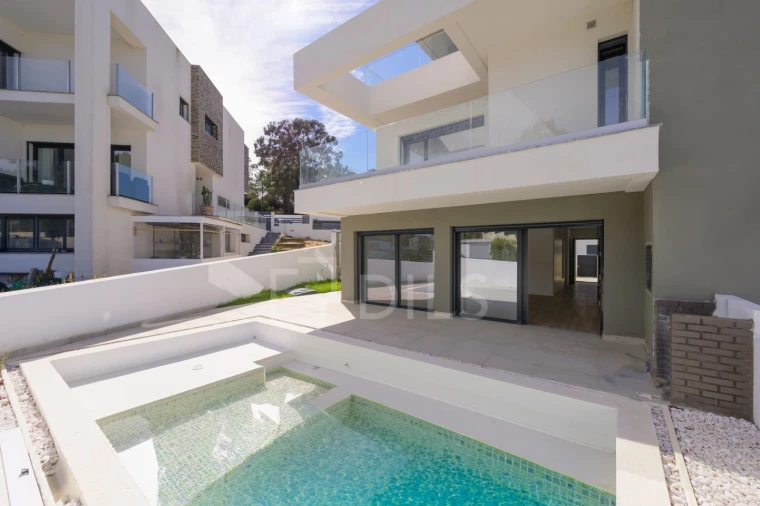 Moradia T4 para Venda em Charneca de Caparica e Sobreda Foto 12