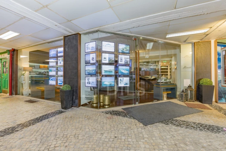 Loja para Arrendamento em Quarteira Foto 8