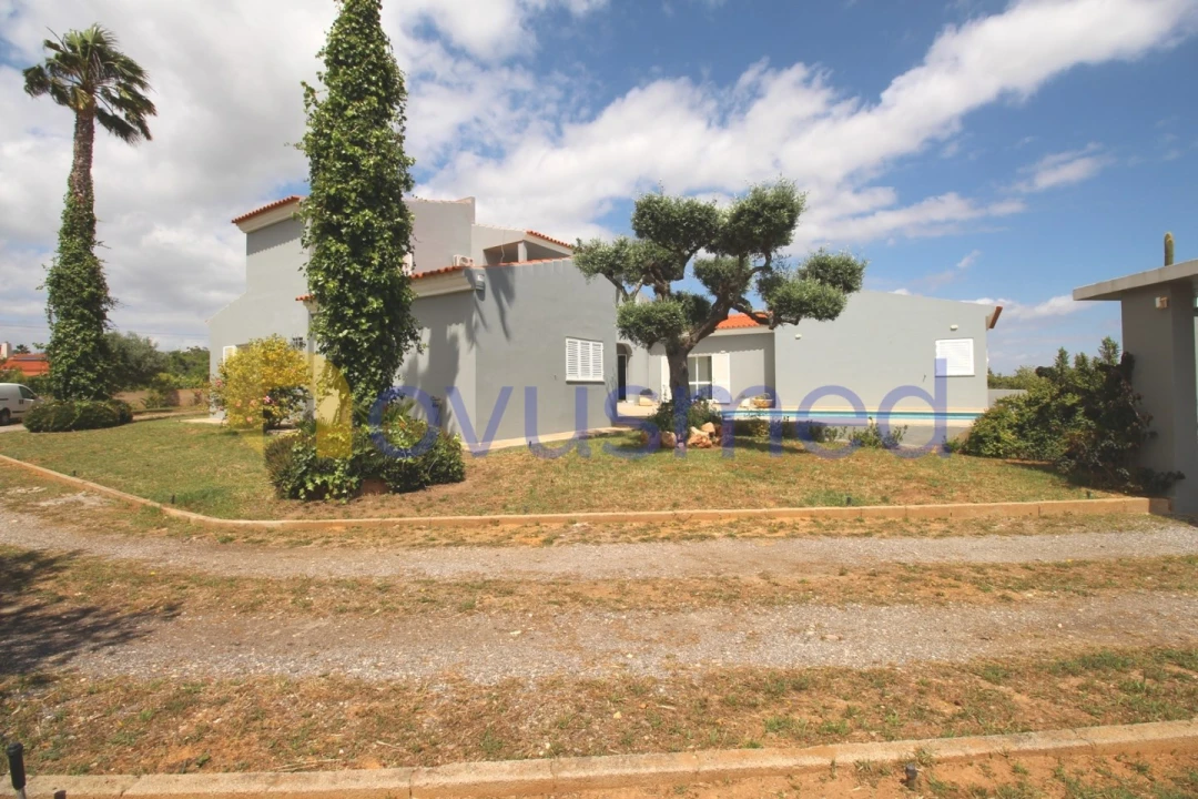 Moradia T5 para Venda em Guia Foto 1