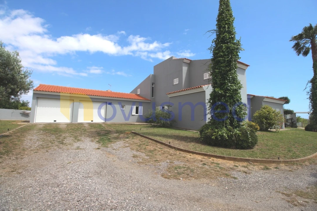 Moradia T5 para Venda em Guia Foto 4