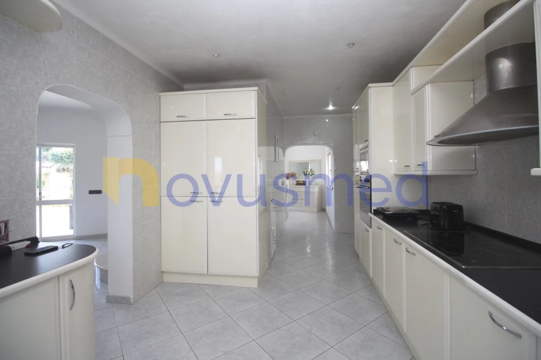 Moradia T5 para Venda em Guia Foto 9