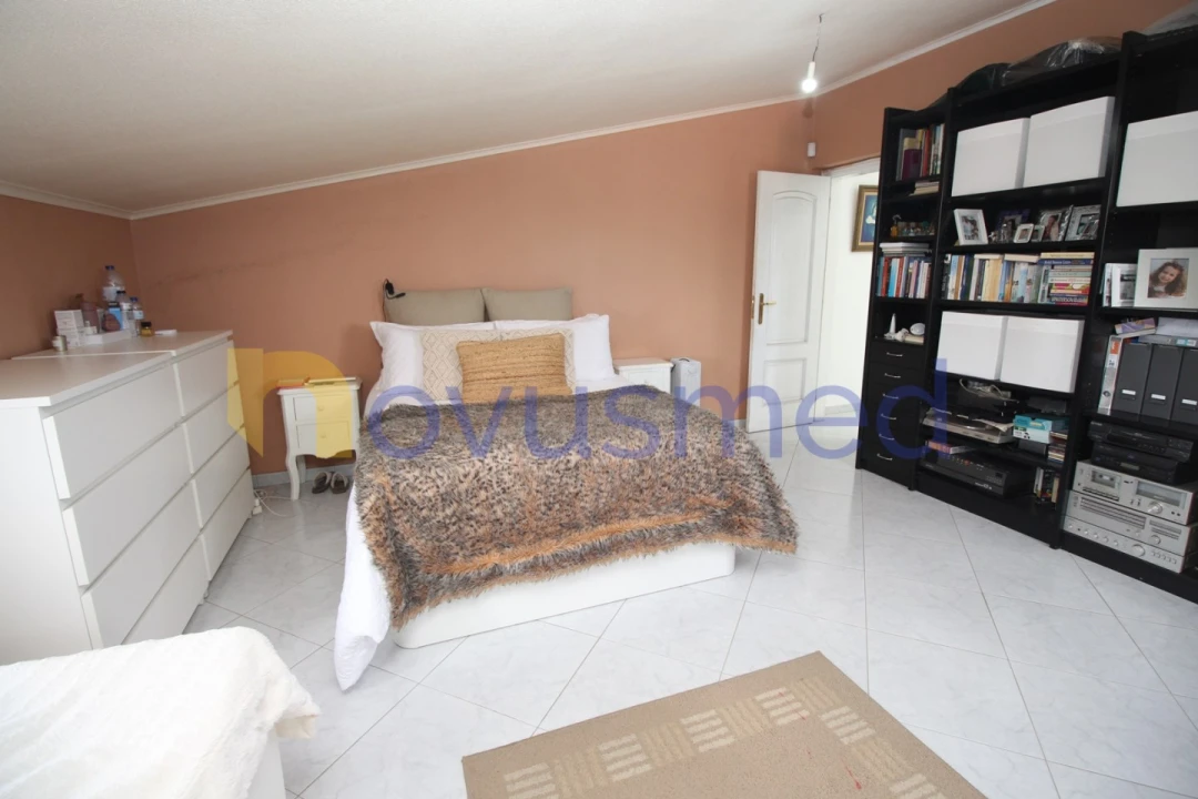 Moradia T5 para Venda em Guia Foto 18