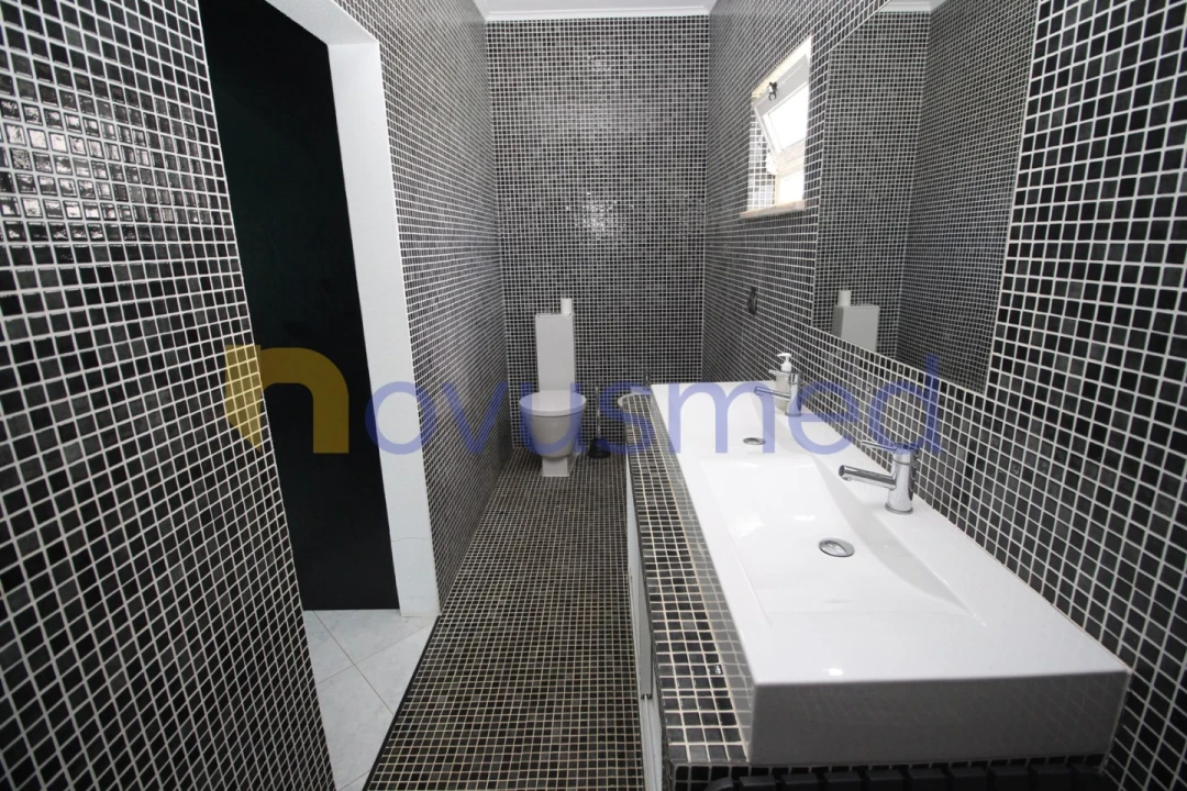 Moradia T5 para Venda em Guia Foto 19