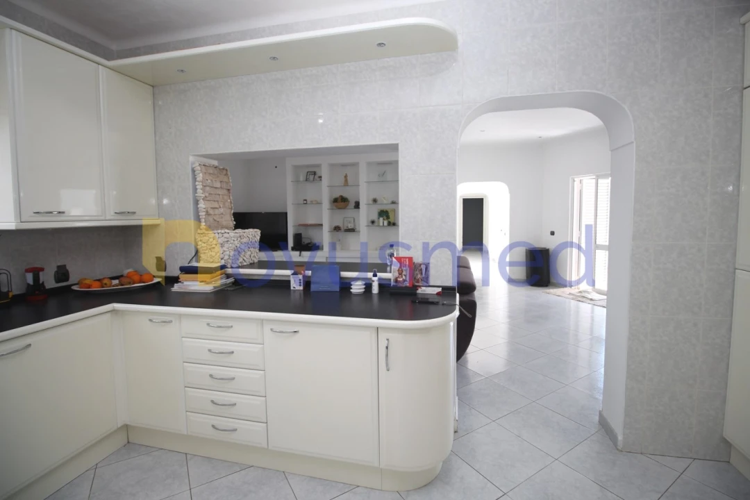 Moradia T5 para Venda em Guia Foto 34