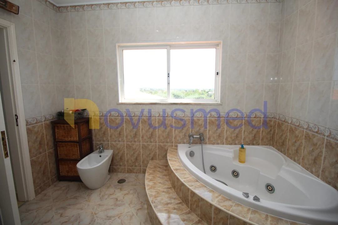 Moradia T5 para Venda em Guia Foto 49