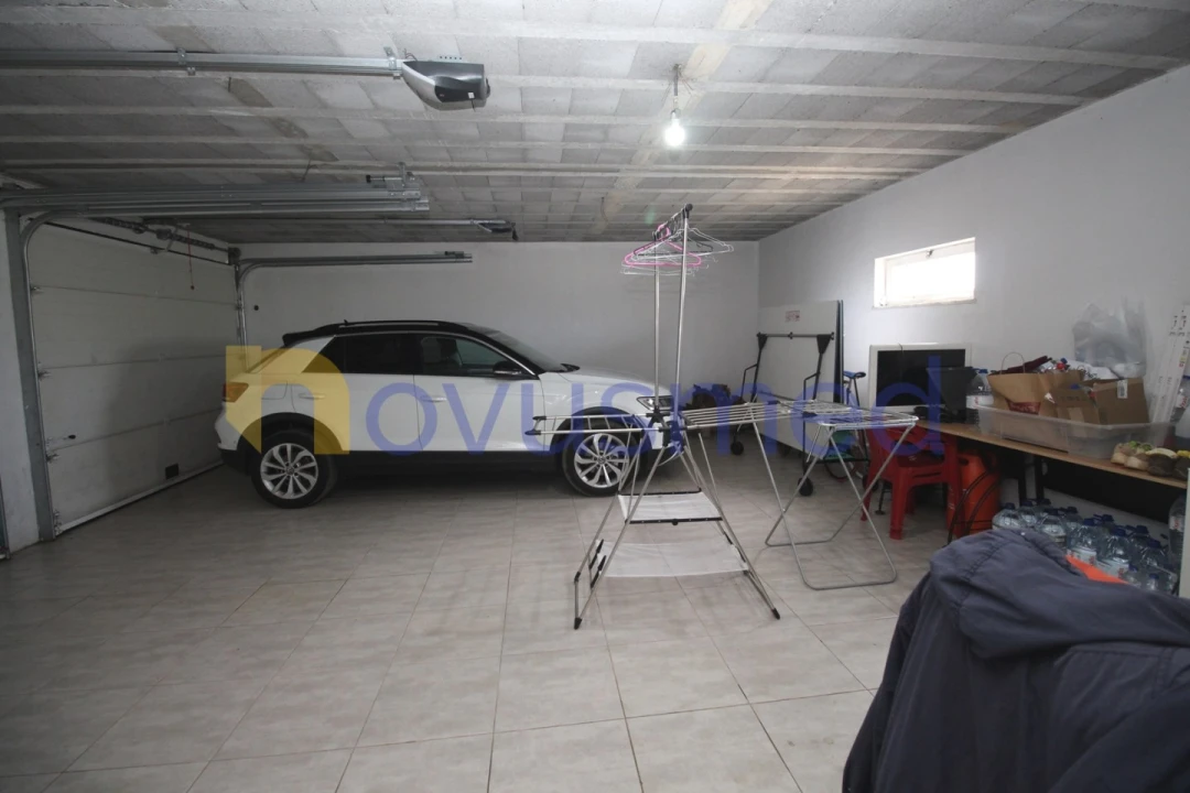 Moradia T5 para Venda em Guia Foto 53