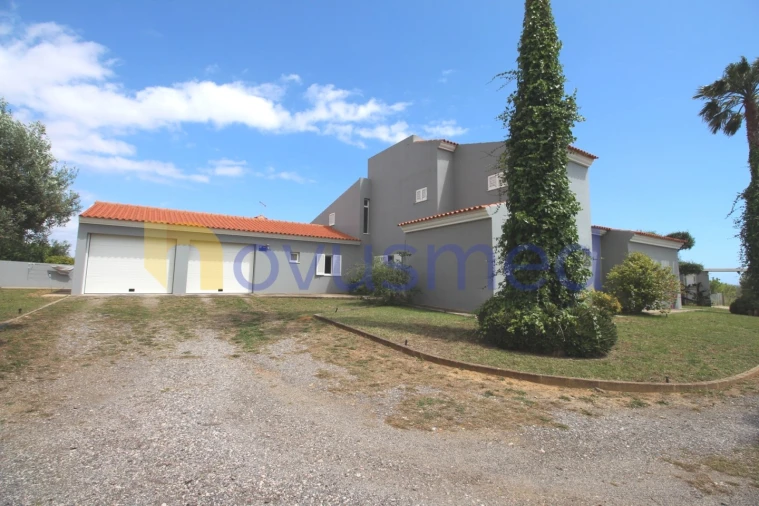 Moradia T5 para Venda em Guia Foto 4