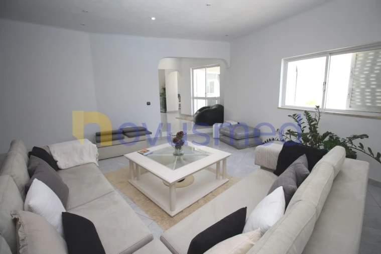 Moradia T5 para Venda em Guia Foto 8