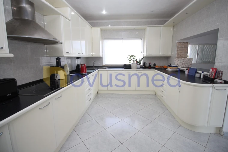 Moradia T5 para Venda em Guia Foto 32