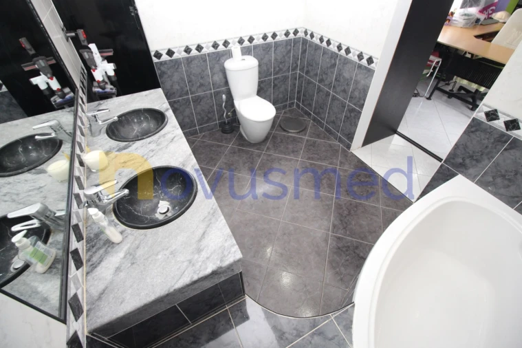 Moradia T5 para Venda em Guia Foto 15