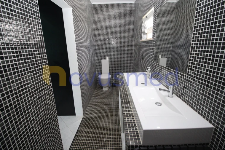 Moradia T5 para Venda em Guia Foto 19