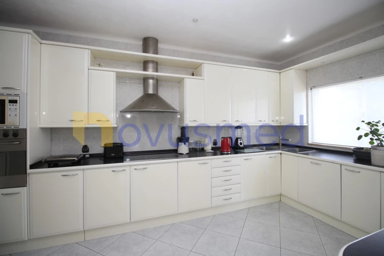 Moradia T5 para Venda em Guia Foto 33